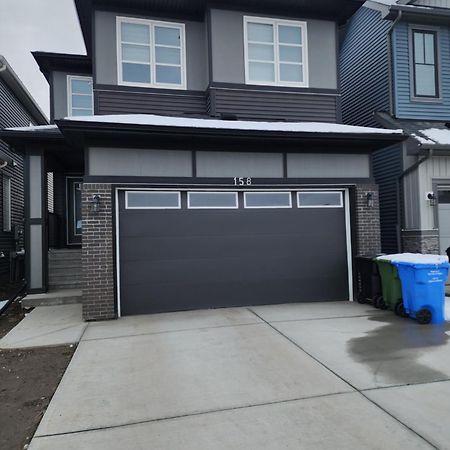 Trendy 2-Bed Oasis Awaits! Apartment Calgary Luaran gambar