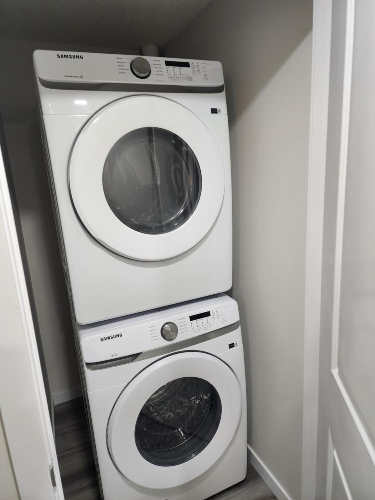 Trendy 2-Bed Oasis Awaits! Apartment Calgary Luaran gambar