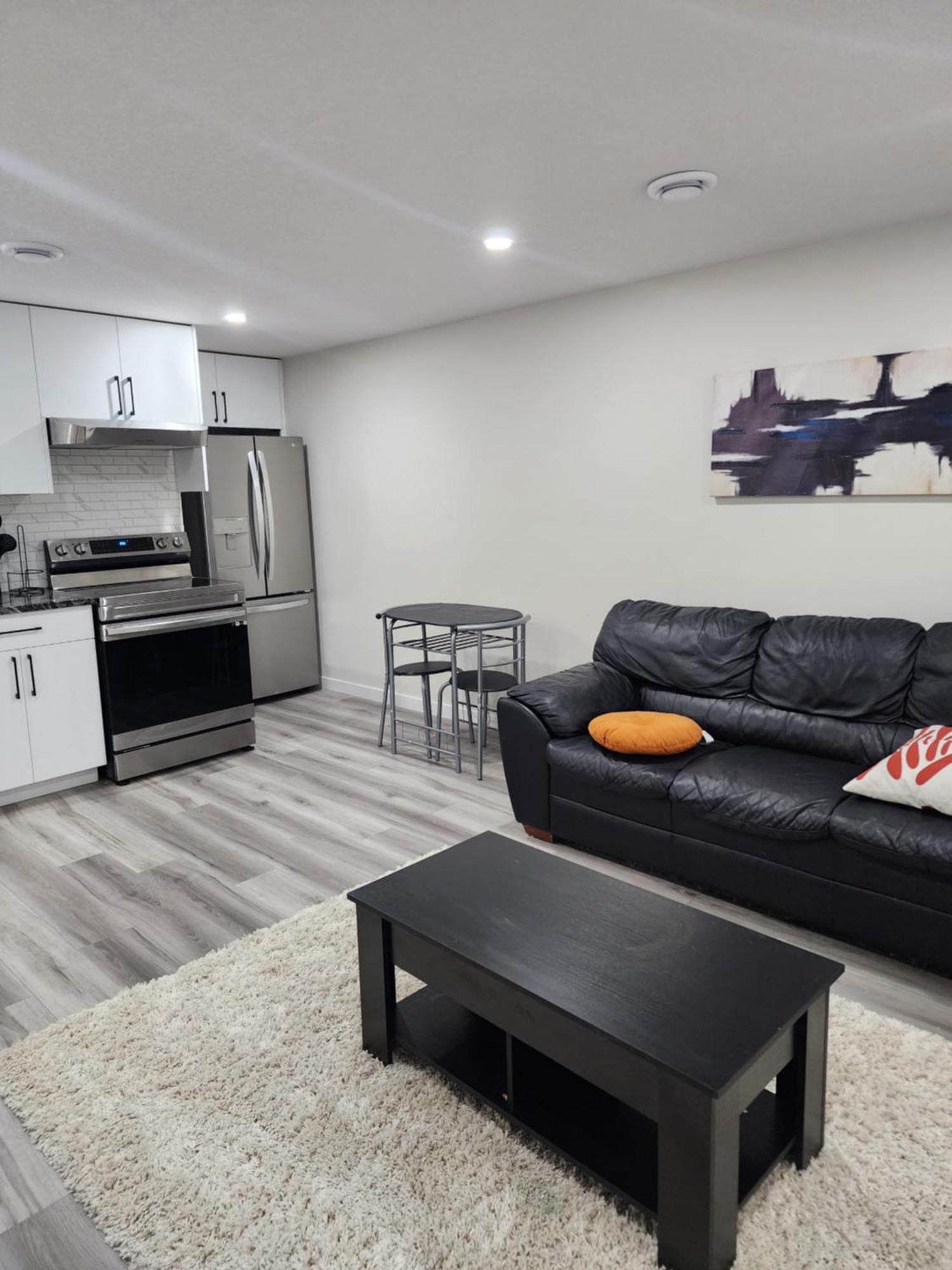 Trendy 2-Bed Oasis Awaits! Apartment Calgary Luaran gambar