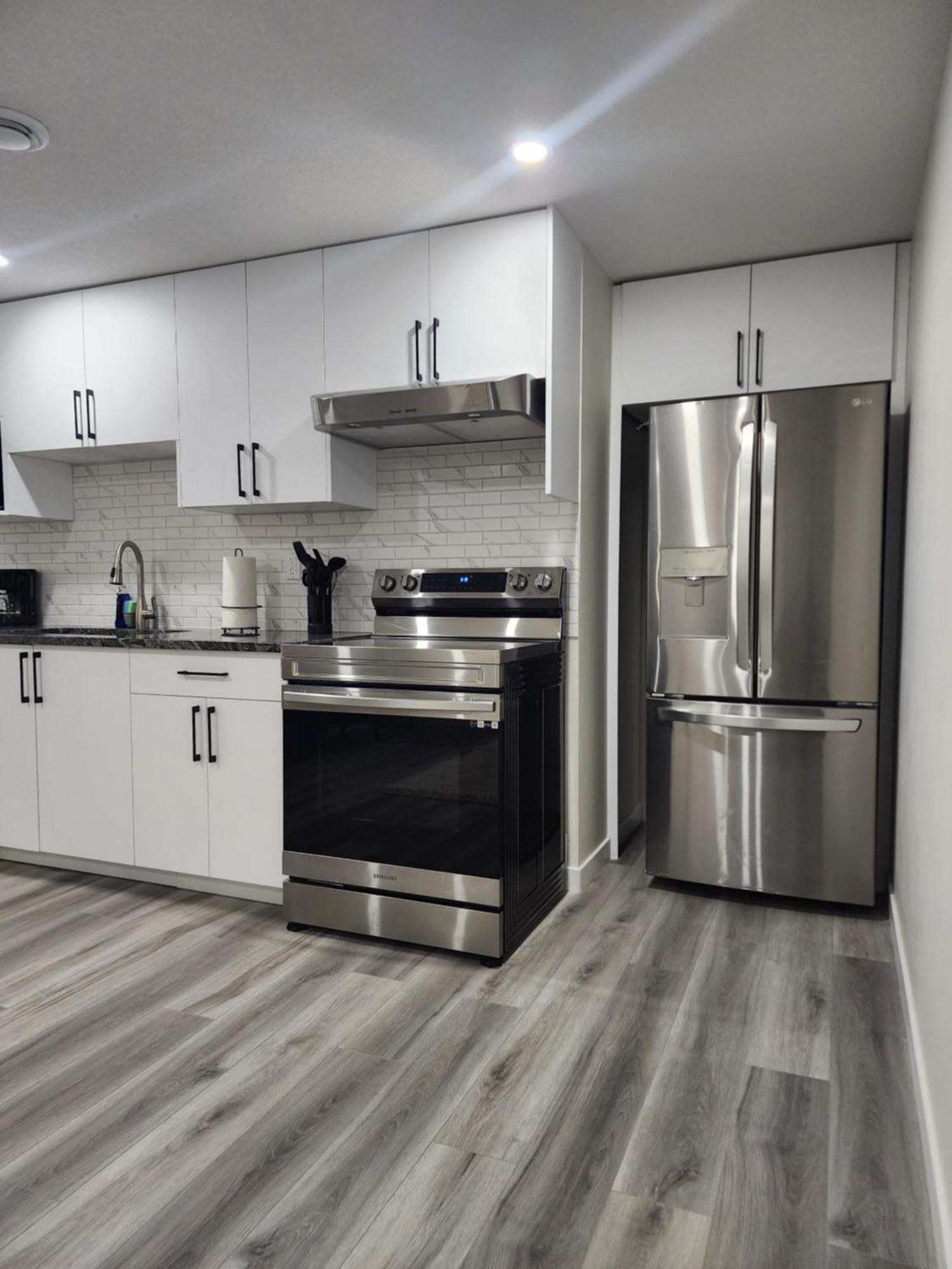 Trendy 2-Bed Oasis Awaits! Apartment Calgary Luaran gambar