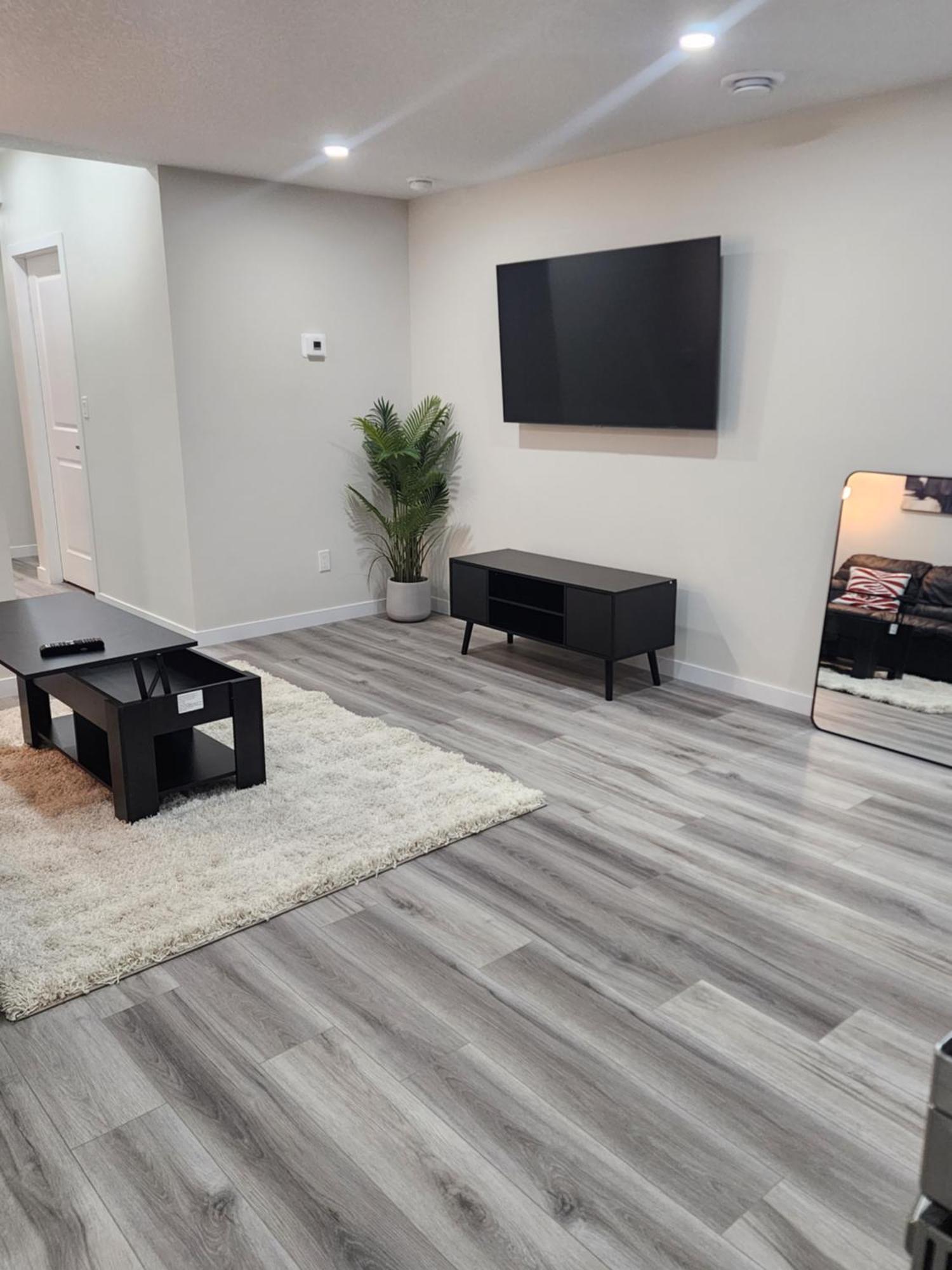 Trendy 2-Bed Oasis Awaits! Apartment Calgary Luaran gambar