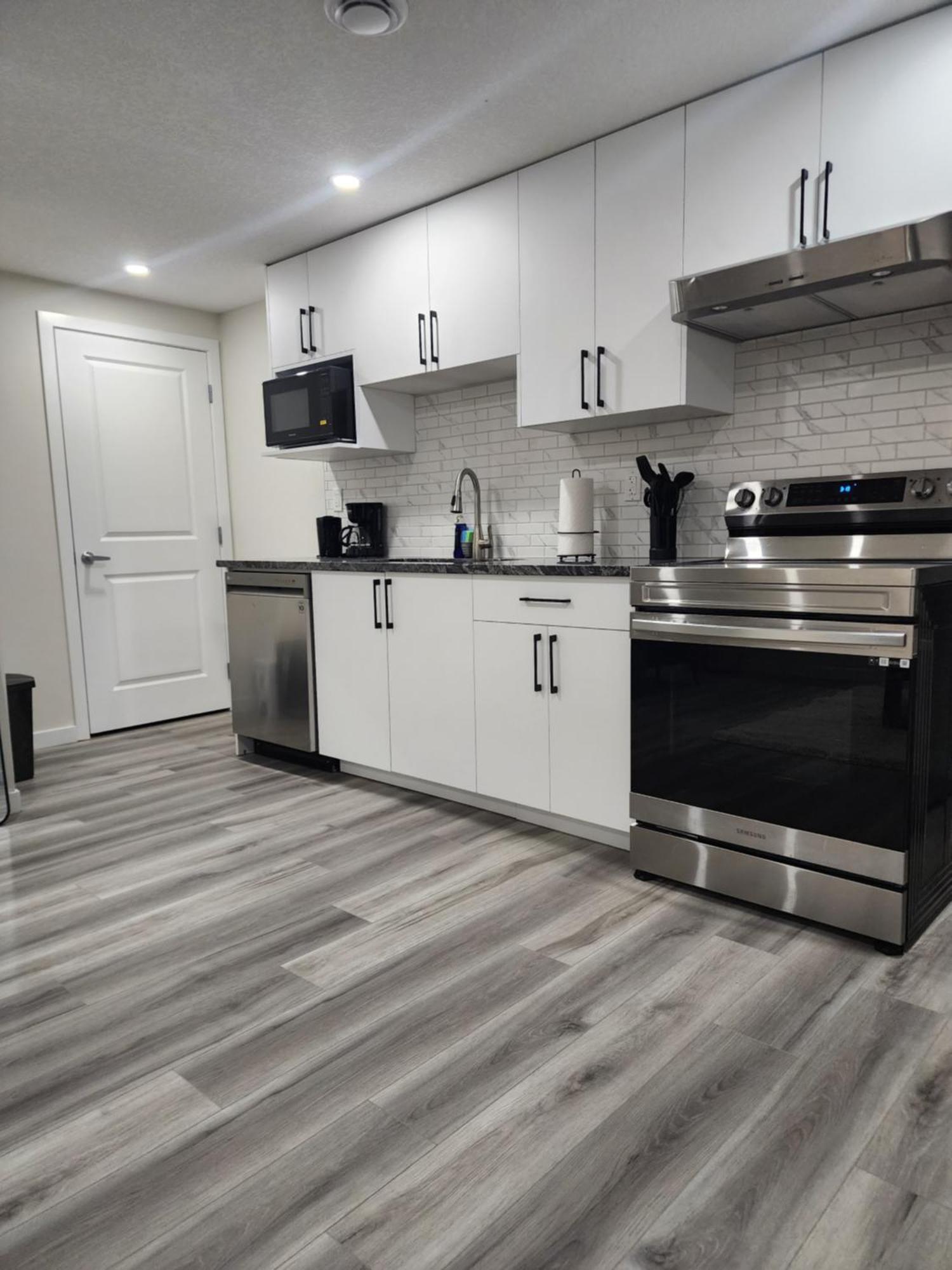 Trendy 2-Bed Oasis Awaits! Apartment Calgary Luaran gambar